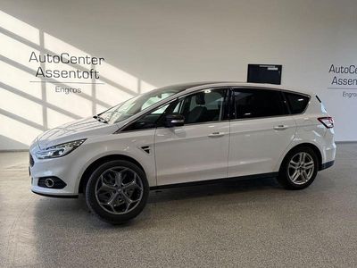 Gebraucht Ford S-MAX Titanium 179 PS (131 kW) 2015 Weiß Van / Kleinbus