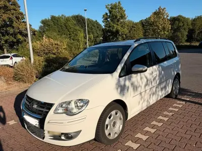 Gebraucht VW Touran 105 PS (77 kW) 2009 Weiß Van / Kleinbus