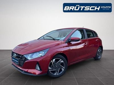 Gebraucht Hyundai i20 84 PS (61 kW) 2022 Dragon red metallic Kleinwagen