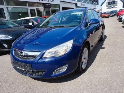 Gebraucht Opel Astra Edition 116 PS (85 kW) 2011 Blau Limousine