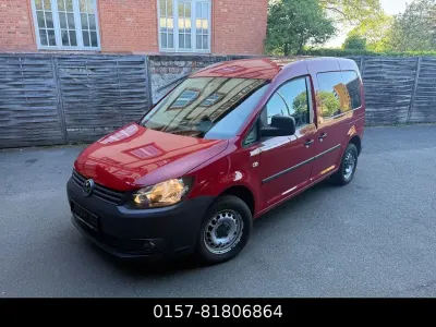 Używany VW Caddy 102 KM (75 kW) 2011 Czerwony Minivan