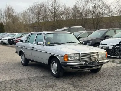 Gebraucht Mercedes 230 136 PS (100 kW) 1984 Silber Limousine