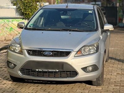 Silber Gebraucht 2010 Ford Focus Limousine | 1.350 € (Superpreis)