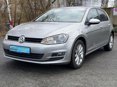 Gebraucht VW Golf VII LOUNGE 110 PS (80 kW) 2016 Tungsten silver metallic Limousine