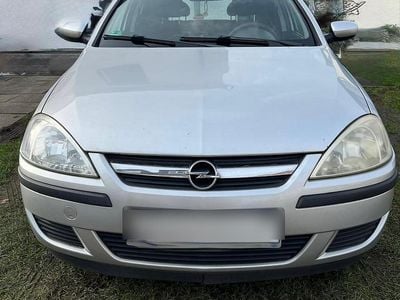 Grau Gebraucht 2004 Opel Corsa Kleinwagen | 600 € (Guter Preis)