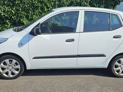 Gebraucht Hyundai i10 69 PS (50 kW) 2011 Weiß Kleinwagen