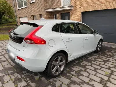 Gebraucht Volvo V40 Summum 114 PS (83 kW) 2012 Blau Kleinwagen