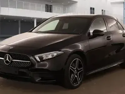 Gebraucht Mercedes A250 AMG line 160 PS (117 kW) 2021 Schwarz Limousine