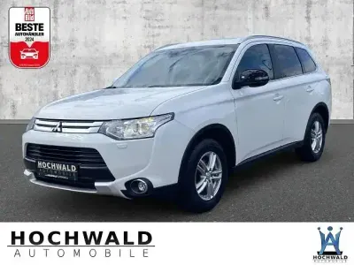 Begagnad Mitsubishi Outlander 150 HK (110 kW) 2015 Vit SUV
