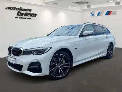 Gebraucht BMW 330e M Sport 292 PS (214 kW) 2022 Alpinweiß uni Kombi
