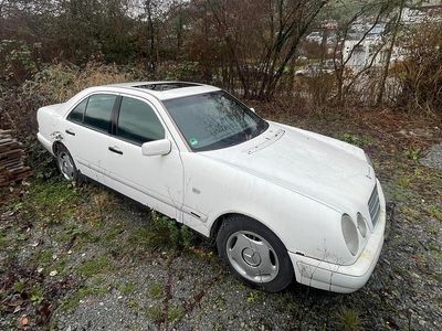 Mercedes E200