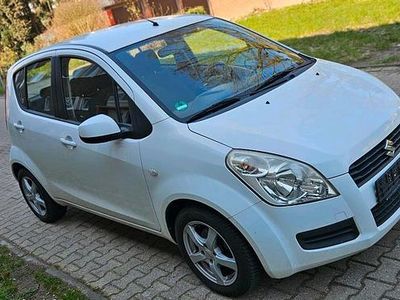 Gebraucht Suzuki Splash 77 PS (56 kW) 2011 Weiß Kleinwagen