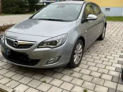Gebraucht Opel Astra Edition 115 PS (84 kW) 2010 Silber Kombi