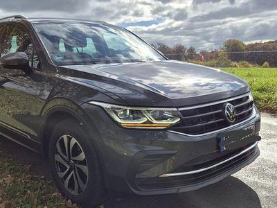 Gebraucht VW Tiguan Active 150 PS (110 kW) 2022 Grau SUV