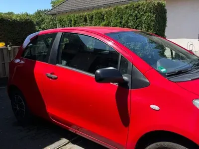 Gebraucht Toyota Yaris 69 PS (50 kW) 2008 Rot Kleinwagen