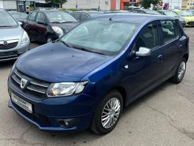 Gebraucht Dacia Sandero Celebration 90 PS (66 kW) 2015 Blau cosmos Kleinwagen
