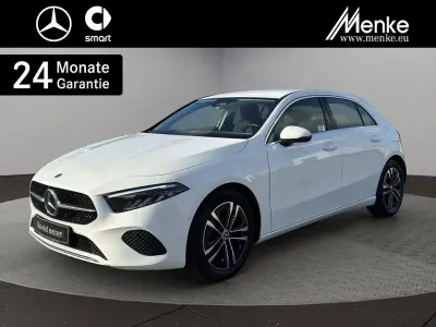 Gebraucht Mercedes A200 150 PS (110 kW) 2024 Unilack polarweiß Limousine