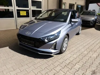 Gebraucht Hyundai i20 101 PS (74 kW) 2025 Blau Kleinwagen