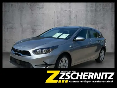 Neu Kia Ceed Vision 140 PS (102 kW) 2025 Silber Kleinwagen