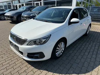 Gebraucht Peugeot 308 Access 102 PS (75 kW) 2021 Weiß Limousine