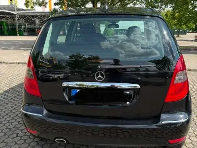 Gebraucht Mercedes 180 109 PS (80 kW) 2009 Schwarz Limousine