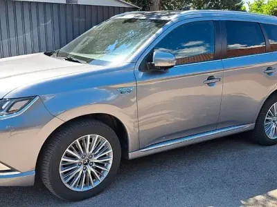 Gebraucht Mitsubishi Outlander P-HEV Plus 224 PS (164 kW) 2019 Grau SUV