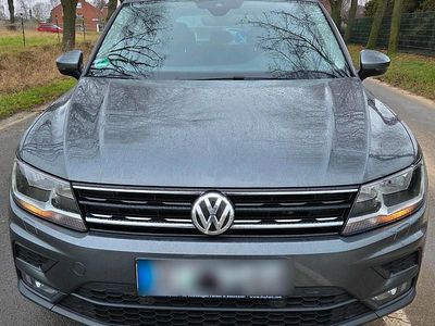 Grau Gebraucht 2017 VW Tiguan Sound SUV | 18.600 € (Etwas zu teuer)