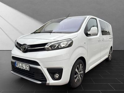 Gebraucht Toyota Proace Verso Team 177 PS (130 kW) 2023 Weiß Kombi