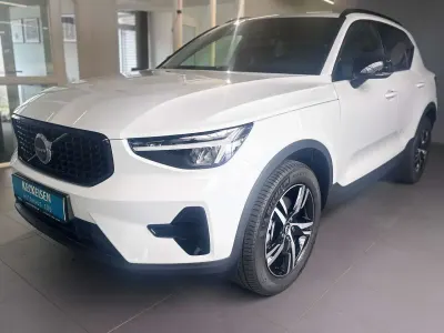 Neu Volvo XC40 Plus 163 PS (119 kW) 2026 Weiß SUV
