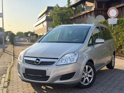 Gebraucht Opel Zafira Edition 116 PS (85 kW) 2010 Pannacotta m2 Van / Kleinbus