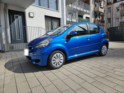 Gebraucht Toyota Aygo 65 PS (47 kW) 2009 Blau Kleinwagen