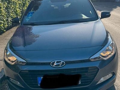 Grau Gebraucht 2018 Hyundai i20 Coupé | 9.100 € (Fairer Preis)