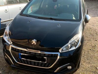 Second-hand Peugeot 208 Allure 110 CP (80 kW) 2015 Negru Hatchback