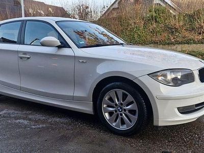 Gebraucht BMW 116 122 PS (89 kW) 2009 Weiß Kleinwagen
