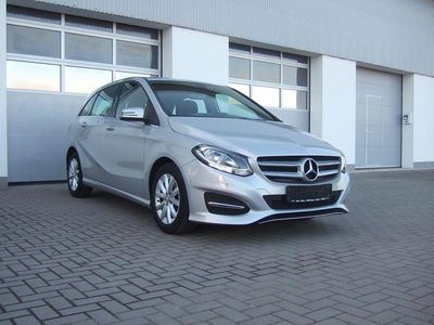 Gebraucht Mercedes B180 122 PS (89 kW) 2015 Silber Van / Kleinbus