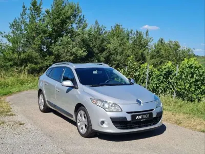 Gebraucht Renault Mégane GrandTour Dynamique 131 PS (96 kW) 2011 Platingrau Kombi