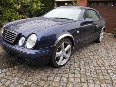 Blau Gebraucht 1998 Mercedes CLK200 Elegance Cabrio | 10.000 € (Teuer)