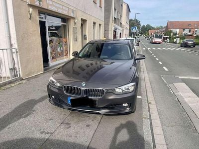 Gebraucht BMW 320 184 PS (135 kW) 2012 Braun Limousine