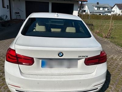 Gebraucht BMW 330 252 PS (185 kW) 2017 Weiß Limousine