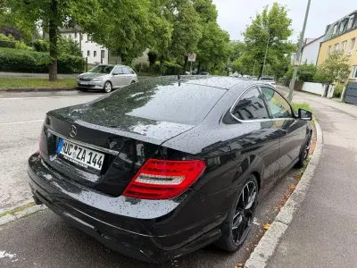 Gebraucht Mercedes 220 170 PS (125 kW) 2011 Schwarz Coupé