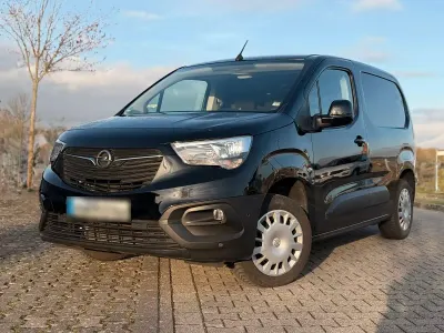 Begagnad Opel Combo 131 HK (96 kW) 2021 Svart Minibuss