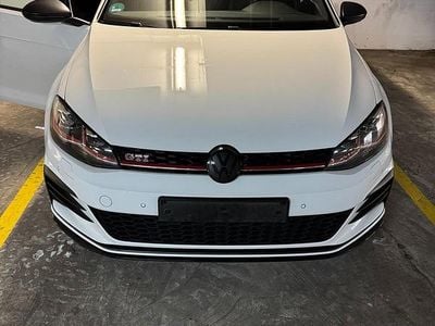 Weiß Gebraucht 2019 VW Golf VII GTI Kleinwagen | 29.999 €