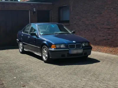 Gebraucht BMW 316 Basis 99 PS (72 kW) 1992 Blau Limousine