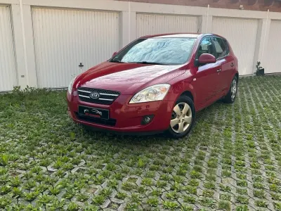 Gebraucht Kia Ceed 110 PS (80 kW) 2007 Rot Kleinwagen
