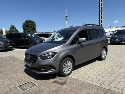 Gebraucht Mercedes T180 Progressive 131 PS (96 kW) 2025 Chromitgrau metallic Van / Kleinbus