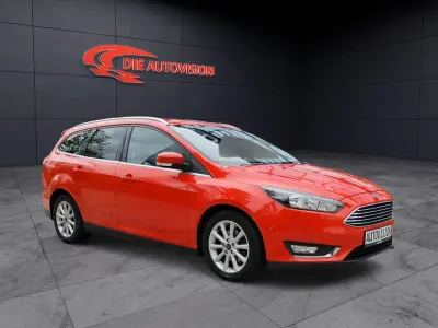 Gebraucht Ford Focus Titanium 120 PS (88 kW) 2016 Rot Kombi
