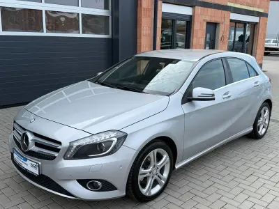 Gebraucht Mercedes A180 122 PS (89 kW) 2013 Silber Kleinwagen