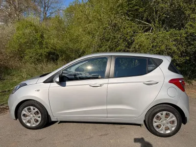 Gebraucht Hyundai i10 Trend 87 PS (63 kW) 2015 Silber Kleinwagen