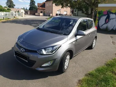 Gebraucht Hyundai i20 Edition 86 PS (63 kW) 2012 Grau Kleinwagen