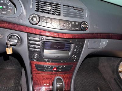 Silber Gebraucht 2005 Mercedes E200 Classic Kombi | 7.400 € (Etwas zu teuer)